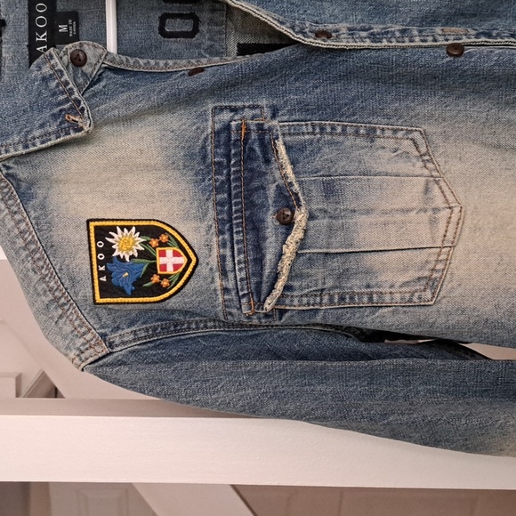 Mens Akoo Distressed Denim Shirt with Polar Bear Scene in Back EUC sz M - Picture 2 of 8